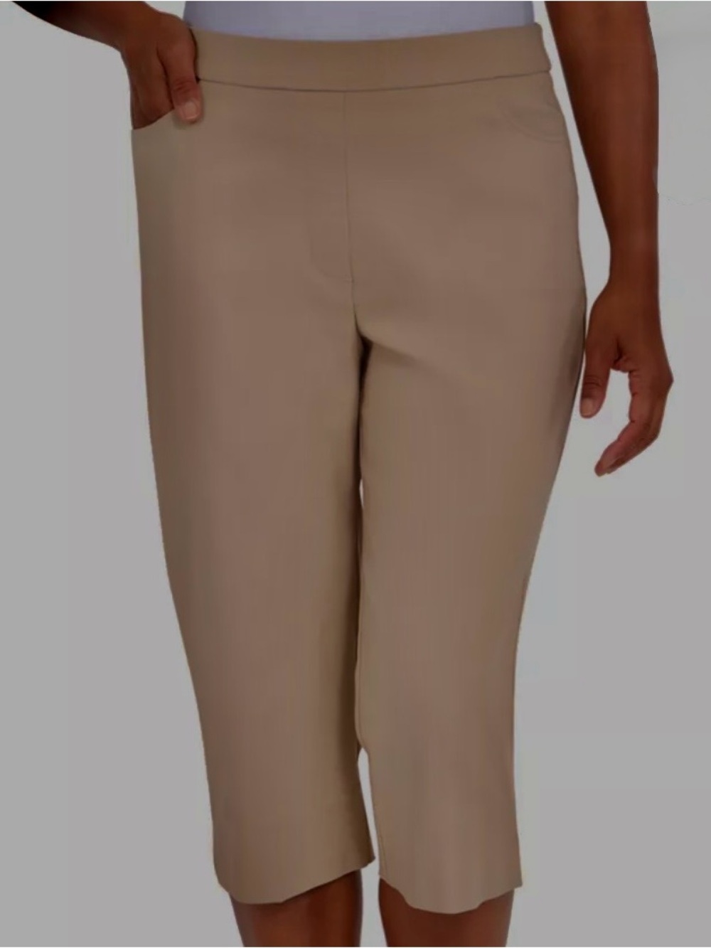 NWOT Alfred Dunner Beige Pull-On Capri Pants